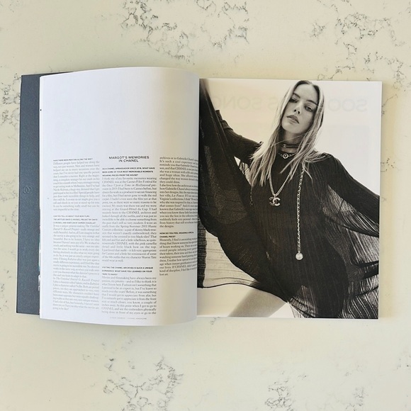 CHANEL 2022-2023 Book - Picture 8 of 12